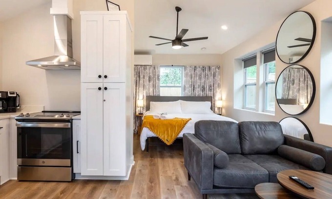 Atlanta Apartment | Free-standing Tinyhome Studio with 6ft Privacy Fencing & Modern Amenities