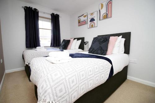 Rogerstone House | Free Wifi | Parking Access | 3BR