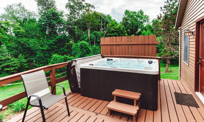 Rockbridge Apartment | Freedom Cottage, 12 Acres with Private Hot Tub