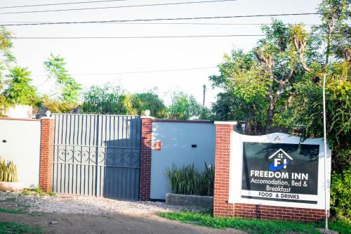 Arusha Bed & Breakfast | freedom inn
