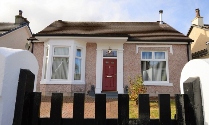 Kilmun Cottage | Freeland Cottage, lovely cottage, coastal Dunoon, quiet location,