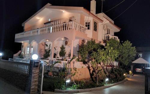 Petaloudes Villa | Freeman Greenlees Classical Greek