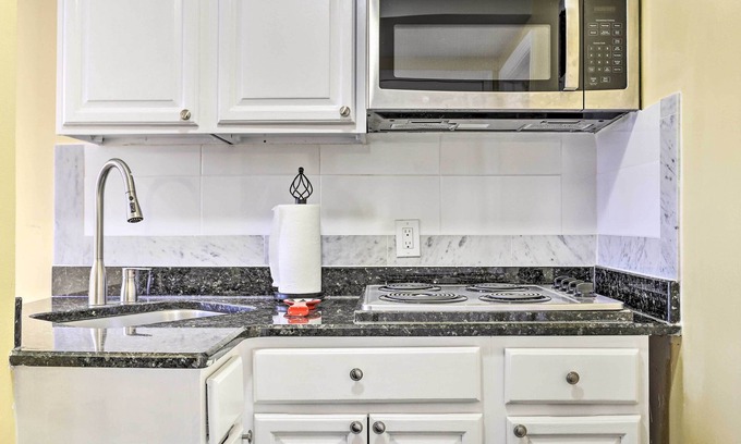 Freeport's Nautical Mile House | Freeport Guesthouse - Walk to Nautical Mile!
