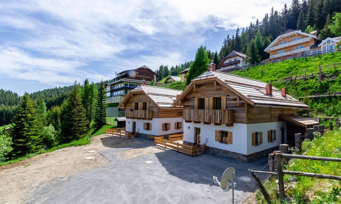 Katschberg Ski Chalet | Freestanding chalets with sauna on the slopes