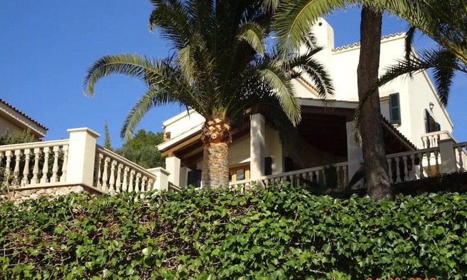 Alcanada House | Freistehende Villa mit Pool, 3 Sonnenterrassen, Garten, Auffahrt für PKW