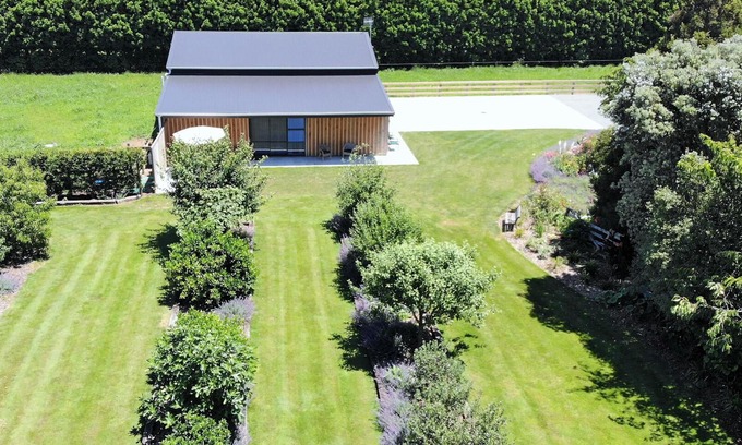 Lepperton Apartment | French Country Stay @ Belle Maison Gardens