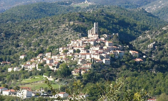 Eus Apartment | French Pyrenees/Mediterranean Village Cottage