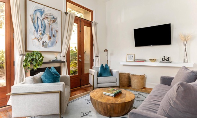 Charleston Historic District House | French Quarter Escape – Walk to City Market, Rainbow Row & More