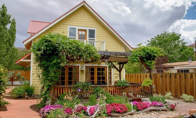 Moab House | French Quarter Garden Cottage- Hot Tub