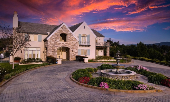 Temecula Villa | French Wine Country Estate with Infinity Pool+Wine Tasting Room