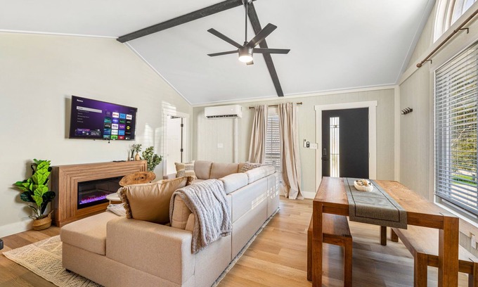 New Plymouth Cabin | French Woods + Hot Tub l Fire Pit