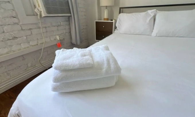 Westlake Apartment | Fresh and Calm Vibes for Two: DTLA!
