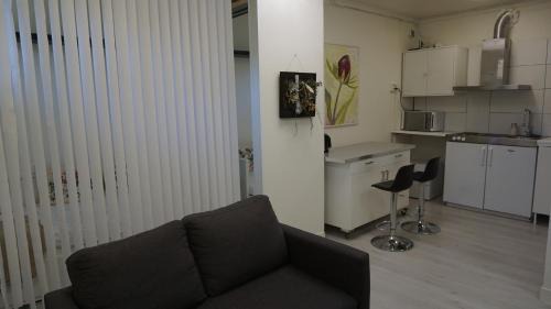 Gribbylund Apartment | Fresh And Cozy Little House 30km In Täby