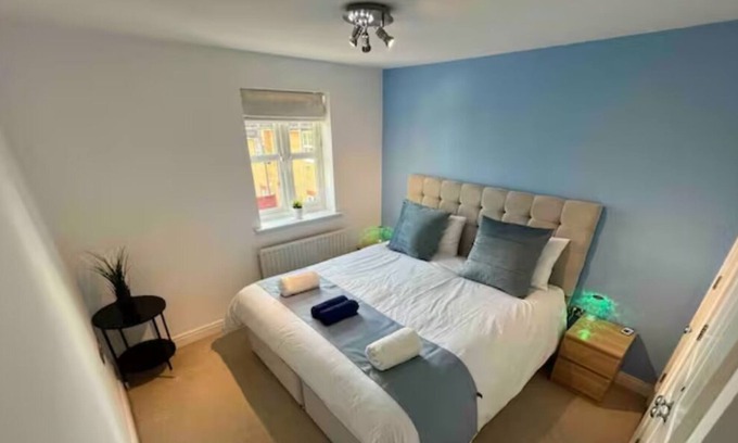 Whittington Apartment | Fresh & Bright 3 Bed Apartment in London