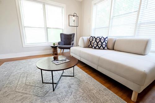 Lower Greenville Apartment | Fresh & Bright, Lower-Greenville Ave Area