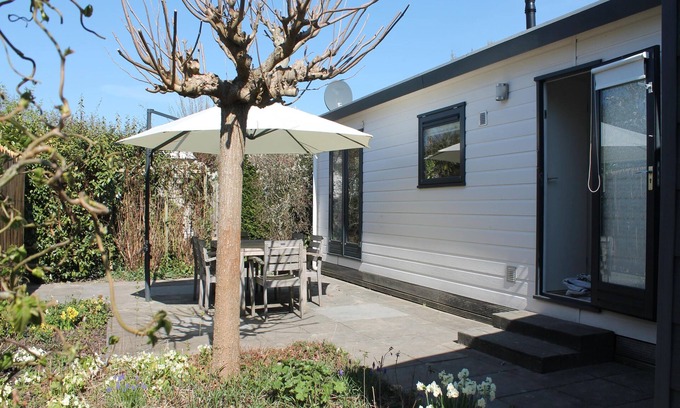 Goedereede Ski Chalet | Fresh chalet near the beach and the sea