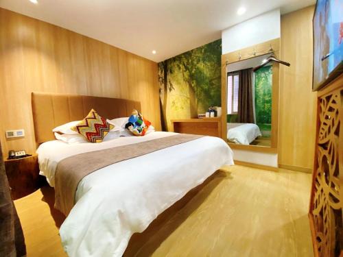 Downtown Hangzhou Hotel | Fresh House Hotel - West Lake Qingchun Branch