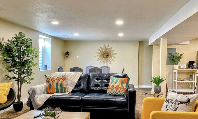 Welby House | Fresh, Modern, 2 BR, 13 min to DT!