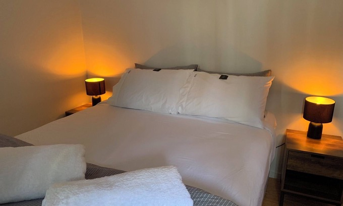 Carterton Cottage | Fresh new listing in Carterton, 1 bedroom fully self contained cottage.