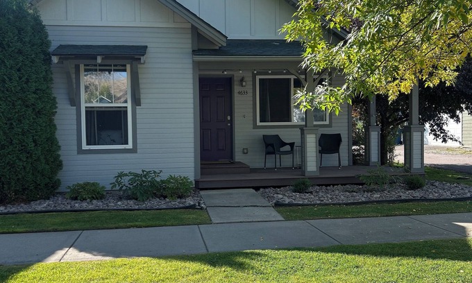 Missoula House | Fresh, Peaceful Home in Quaint Neighborhood