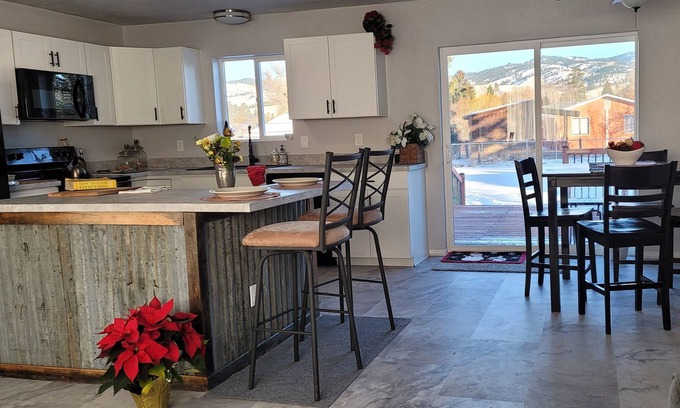 Darby House | Freshly remodeled 3-bedroom home