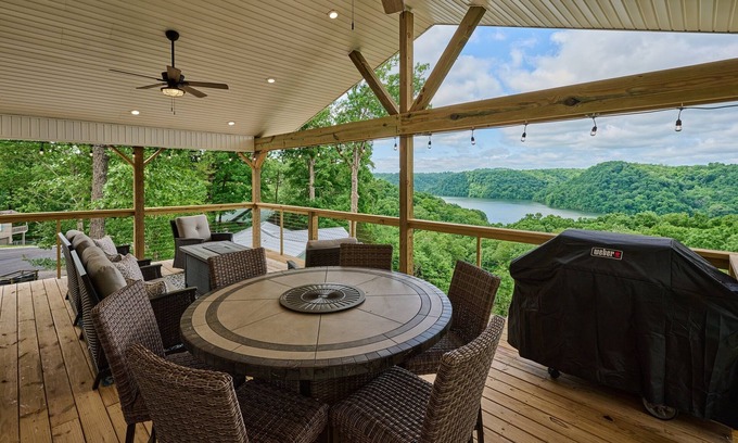 Byrdstown House | Freshly Remodeled House! Overlooks Dale Hollow!