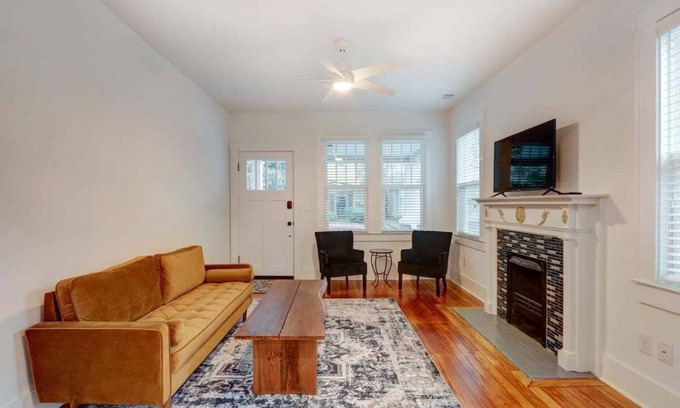 Midtown House | Freshly Renovated Bungalow - Monthly Stays!
