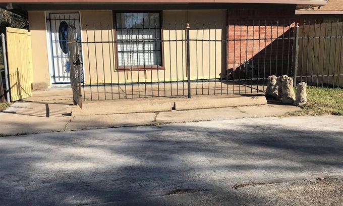 Northside House | Freshly Renovated Studio with full kitchen, bathroom, and private gate, parking