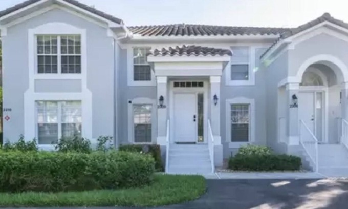Bonita Springs Condo | Freshly updated, second floor unit with sunrise view over golf course
