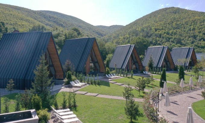 Pleshinë Bed & Breakfast | Freskia Resort