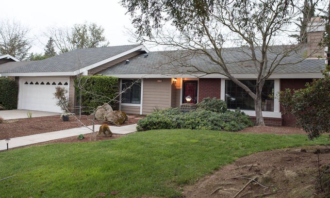 Raisin House | Fresno retreat with pool