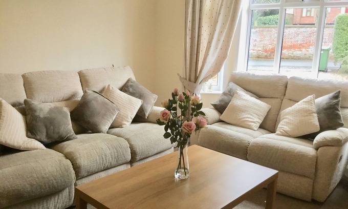 Wymondham House | Friarscroft Lodge - 3 bedroom detached house