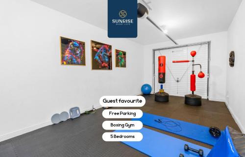 Glenisla Villa | Friary Townhouse - INVOICE and REDUCED PRICE only via SUNRISE SHORT LETS DUNDEE, 5 Double Bedrooms, 4 Bathrooms, GYM, GAMES, GARDEN, Fully Equipped, Free Parking, Central Location, Contractors and Trades People Favourite