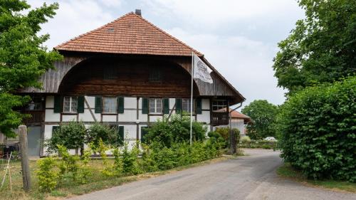 Neuenegg Bed & Breakfast | Fribis Farm