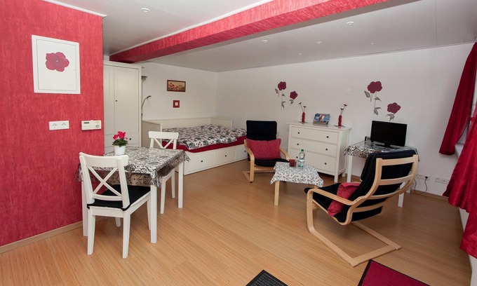 Karthause Apartment | Friendly and bright apartment in a quiet residential area