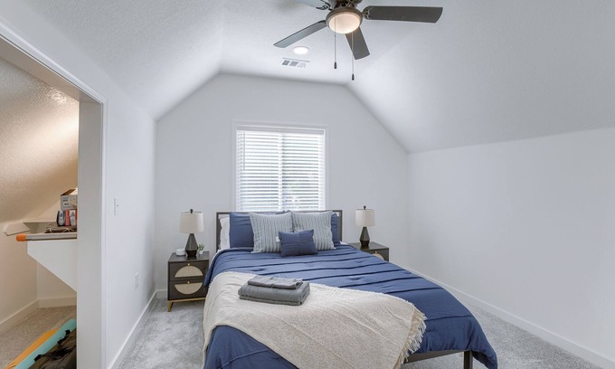 Riverview House | Friendly Getaway Home w/Backyard Arcade &Firepit