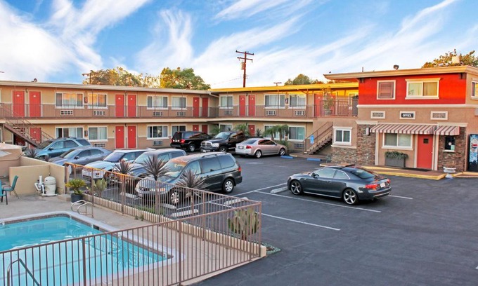 East Whittier Hotel | Friendly Hills Inn
