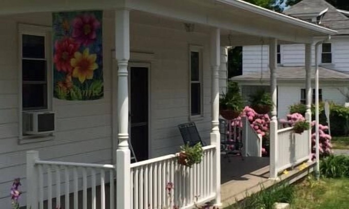 Ligonier House | Friendly home in the heart of Ligonier