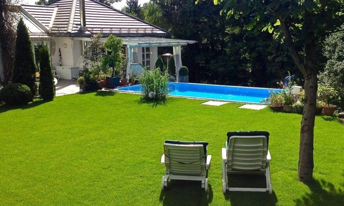 Starnberg Apartment | Friendly/modern Apartment. Central but very quiet Location with a Swimming Pool!