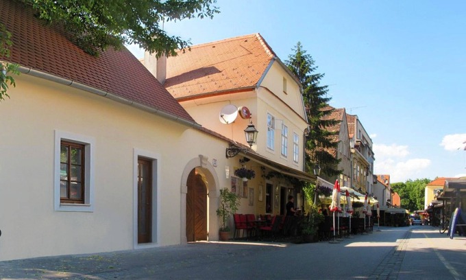 Donji Grad Apartment | Friendly place for 5 - 9 people in the center of old town
