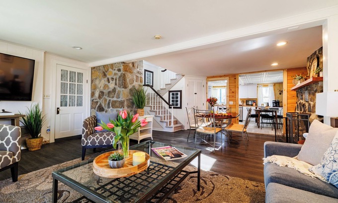 Richmond House | Friendly Richmond Cottage with Private Yard