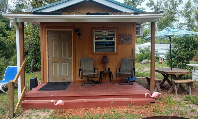 Mayo Cabin | Friendly's river retreat #1 cozy couples cabin in awesome Mayo with WiFi,