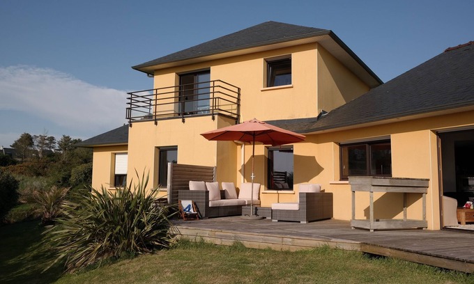 Lannilis House | Friendly villa 150m from Aber Benoît