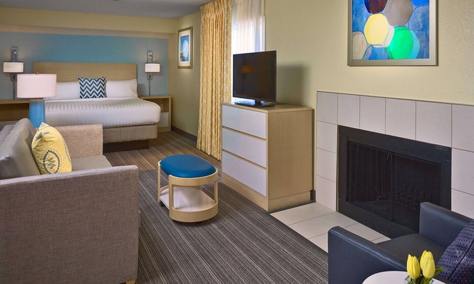 Westlake Hotel | Friends and Family Getaway! Full Kitchen, Free Parking, Pool, Pets Allowed