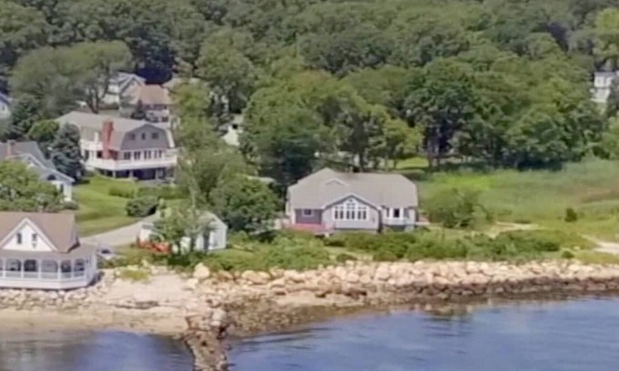 Niantic House | Friends & family gather - waterfront contemporary home "The Salty Rabbit”