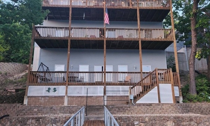 Gravois Mills House | FRIENDS N FAMILY WILL MAKE GREAT MEMORIES BEAUTIFUL HOME FANTASTIC LOCA BOOK NOW