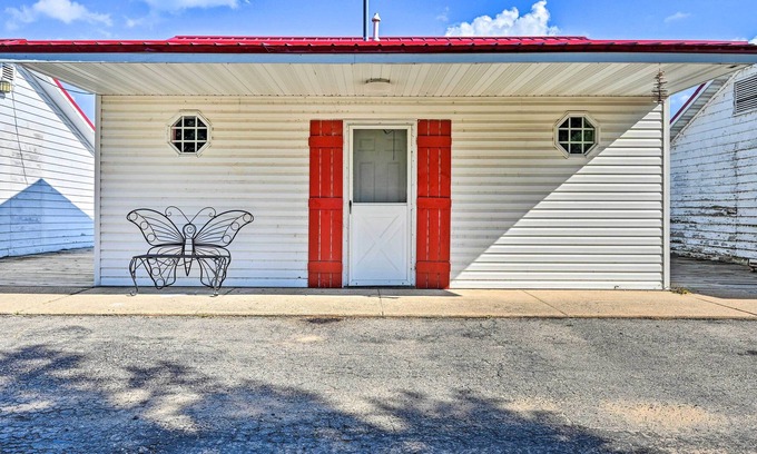 Friendship Apartment | Friendship Retreat w/ Shared Deck & Boat Dock