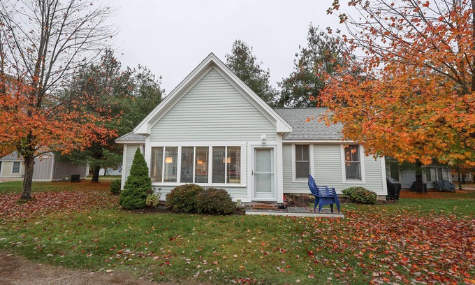 Summer Village Cottage | Friendship Style Cottage at Summer Village newly furnished with Central Air!