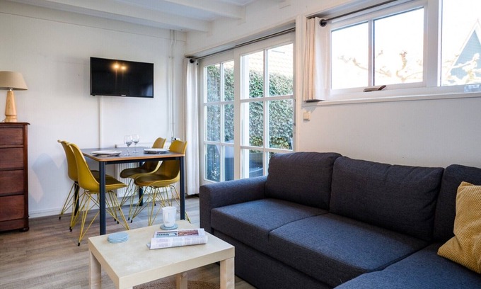 Ameland Apartment | Friese Antillen is a courtyard of 8 homes near of the beach and village Hollum.