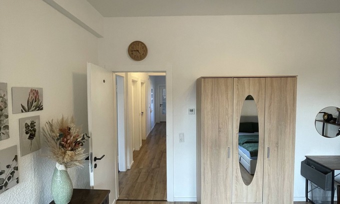 Siegburg Apartment | Frische Renovierte 3-zimmer-wohnung/10min vom ICE